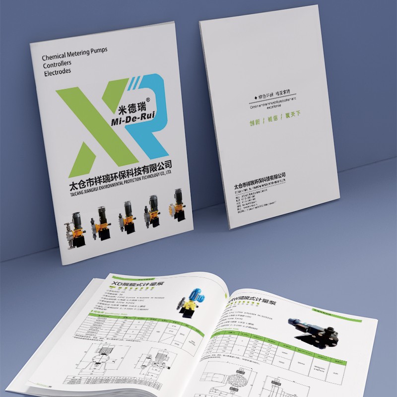 請問在色彩理論中，色彩的飽和度是如何影響視覺傳達效果，尤其在品牌和廣告設計中的應用是怎樣的？